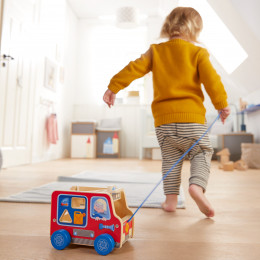 Camion à forme de pompier à tirer - à partir de 12 mois